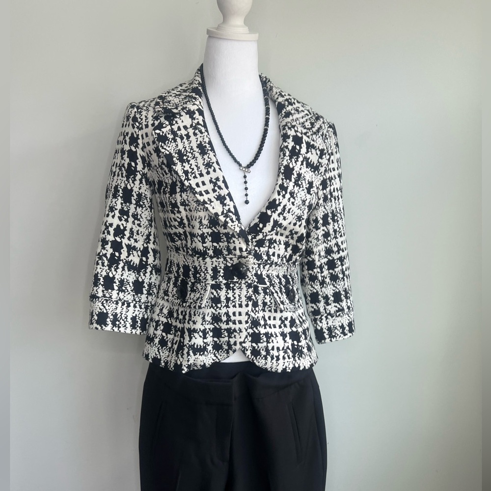 Chick woman’s size small Black‎ and White Geometric Blazer